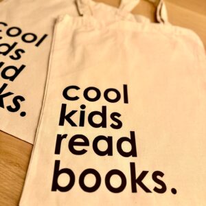 Tas I Cool kids read books. naturel/zwart