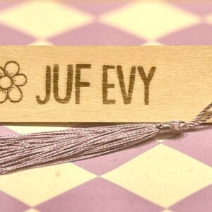 Boekenlegger I hout met naam gegraveerd